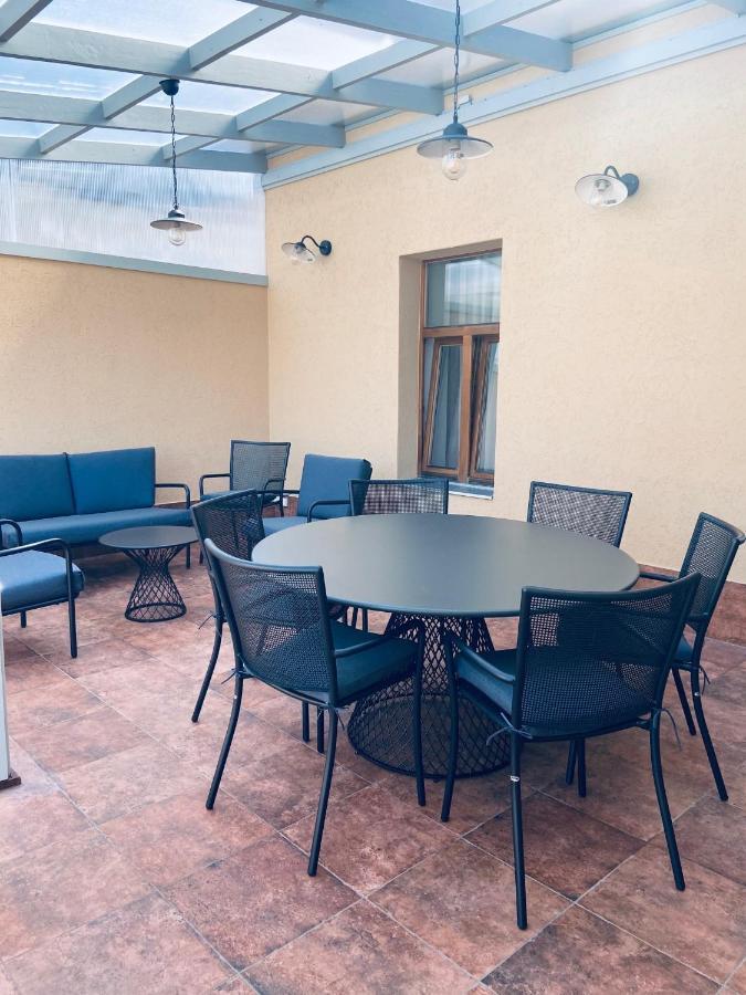 Roze Republikas Apartments Лиепая Экстерьер фото
